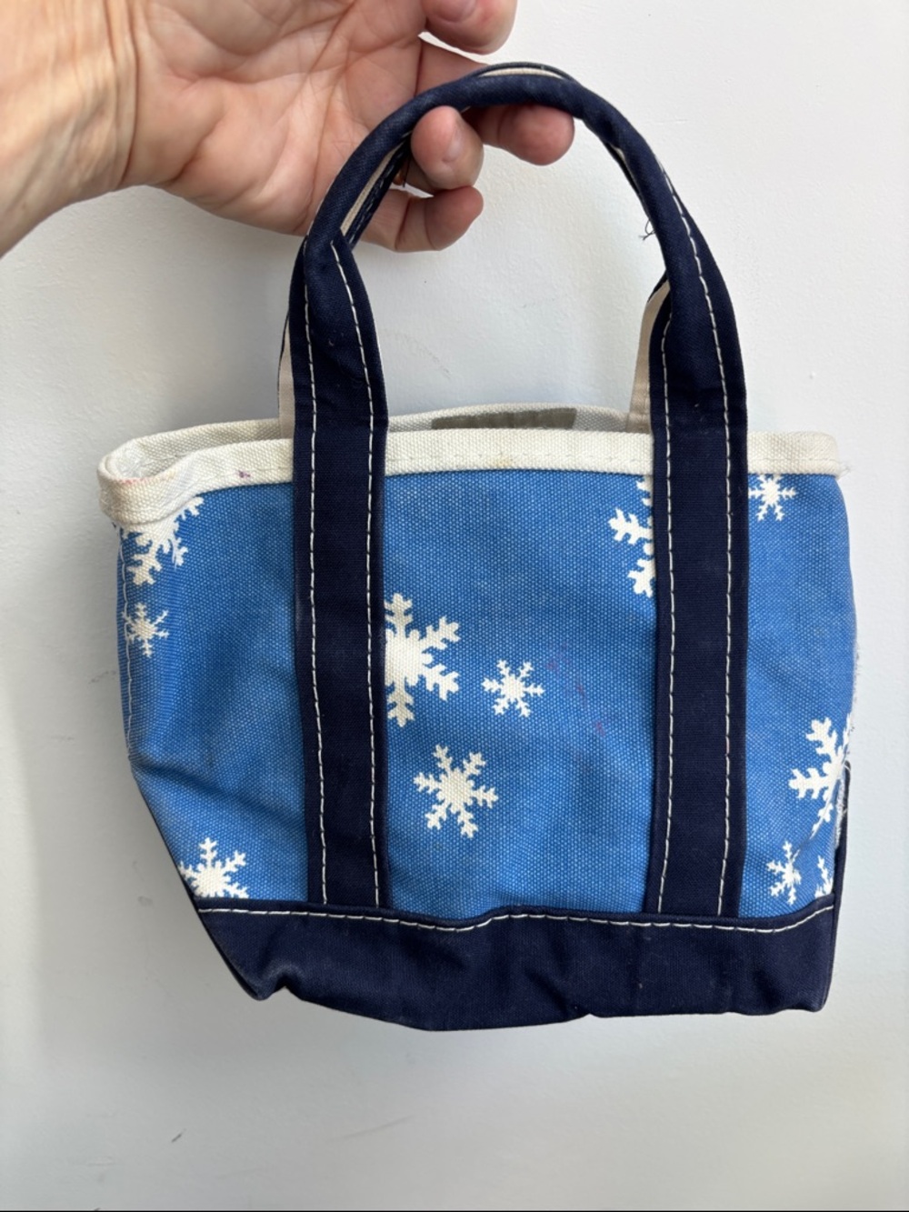Vintage ‘90s mini LL Bean Boat & Tote, navy/lite blue w/ snowflakes, 7x10”
